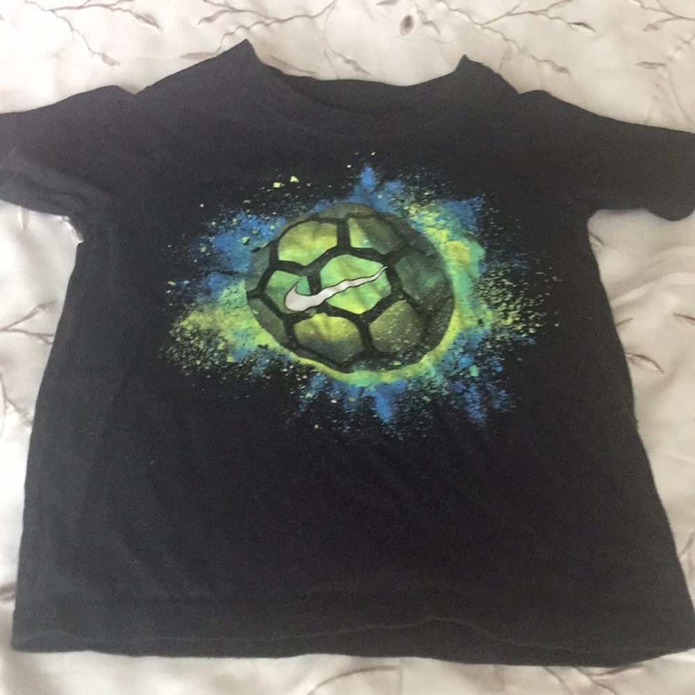Boys size 5 Nike soccer shirt.
